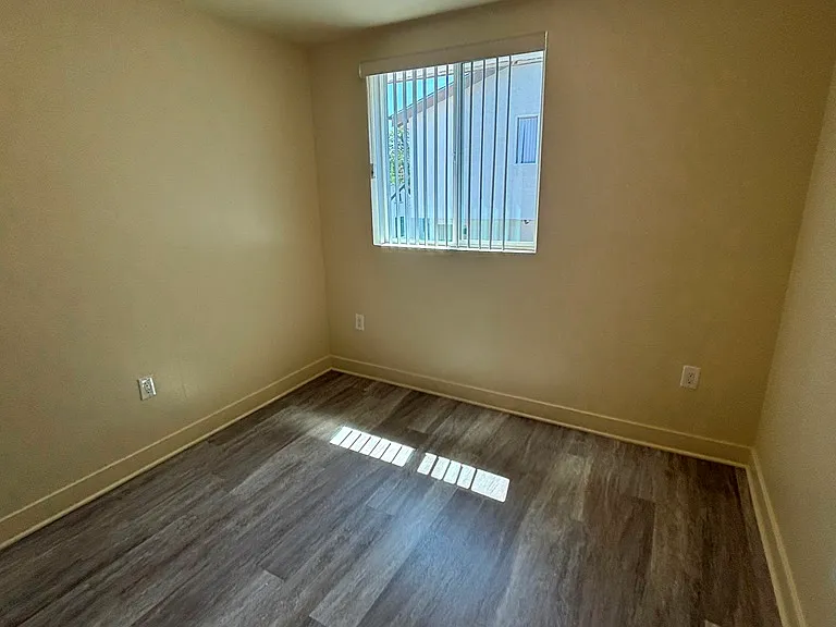 1612 N Soto St — Photo 15