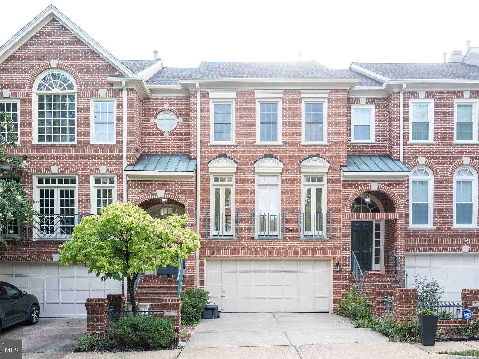 3 bed, 3.5 bath, 2684 sqft, $4,100 — Photo 4