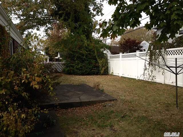 2nd image of 1044 Linden St