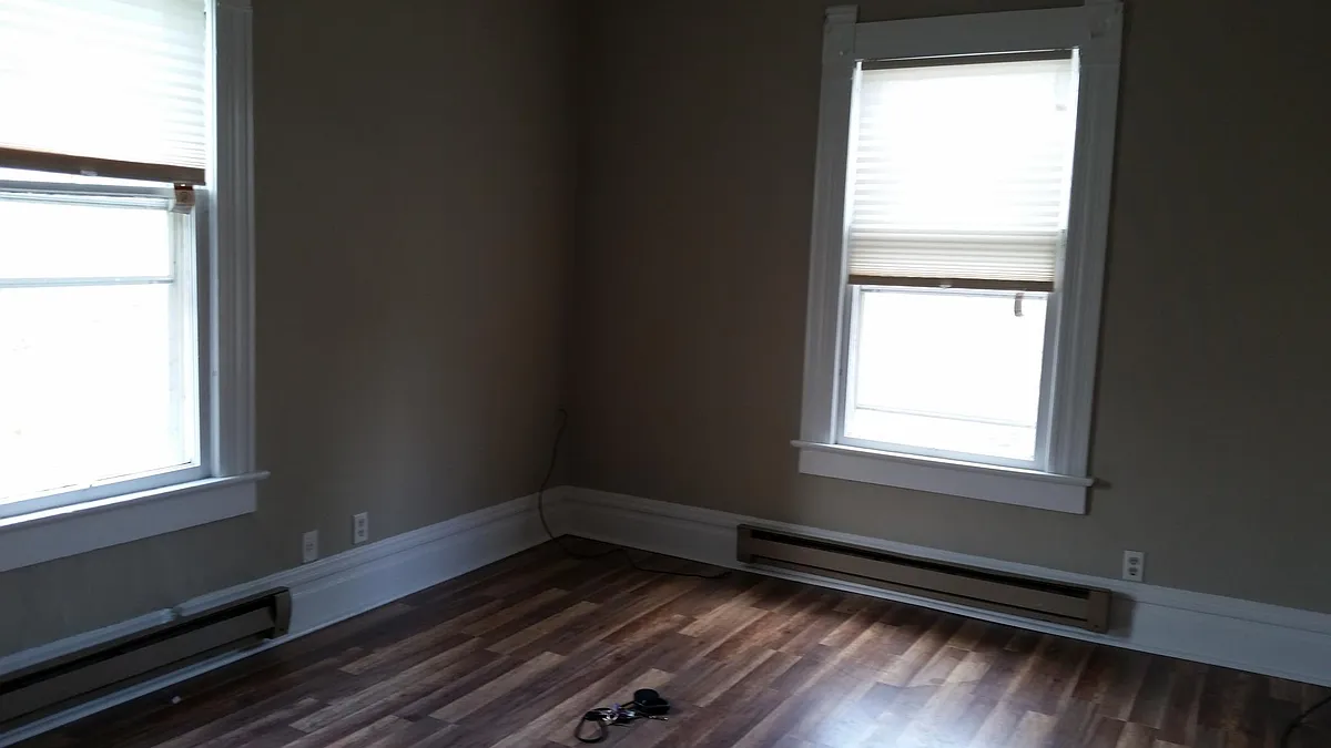 Building Photo - 203 E Elm St #4