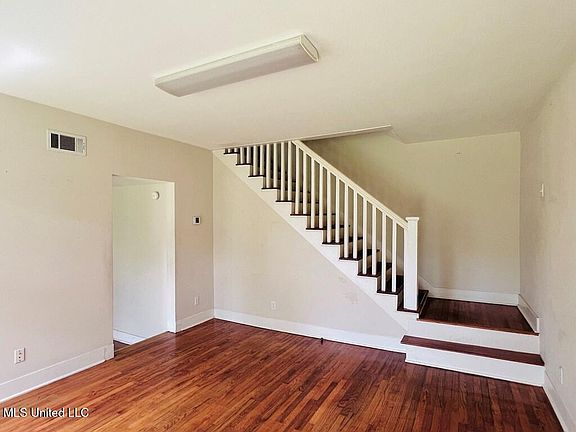 5th image of 308 W Beers St
