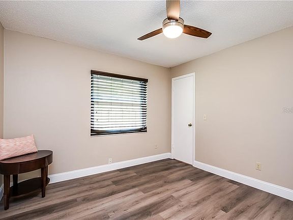 4th image of 2306 E Crystal Lake Ave