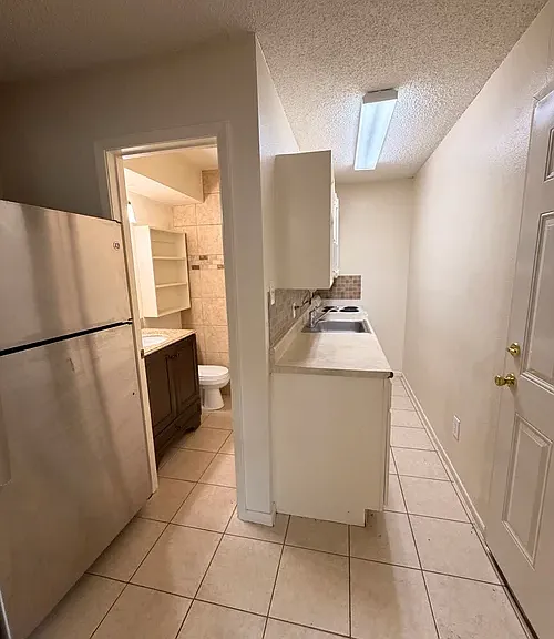 112 Lady Bird Ln #F — Photo 3