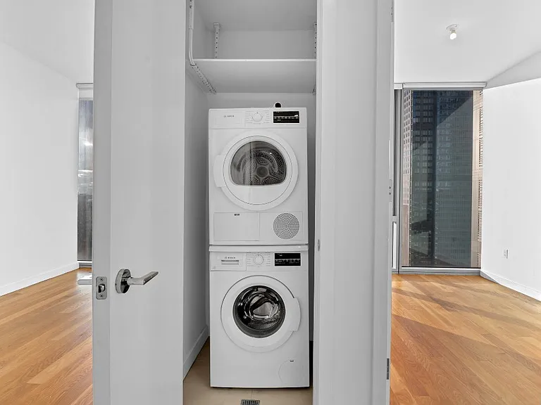 430 Albee Sq #15F — Photo 8