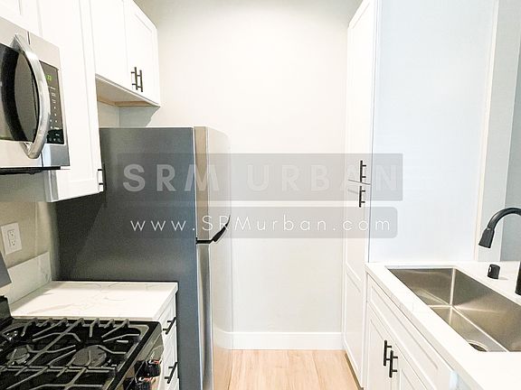 3rd image of 915 17th St #1