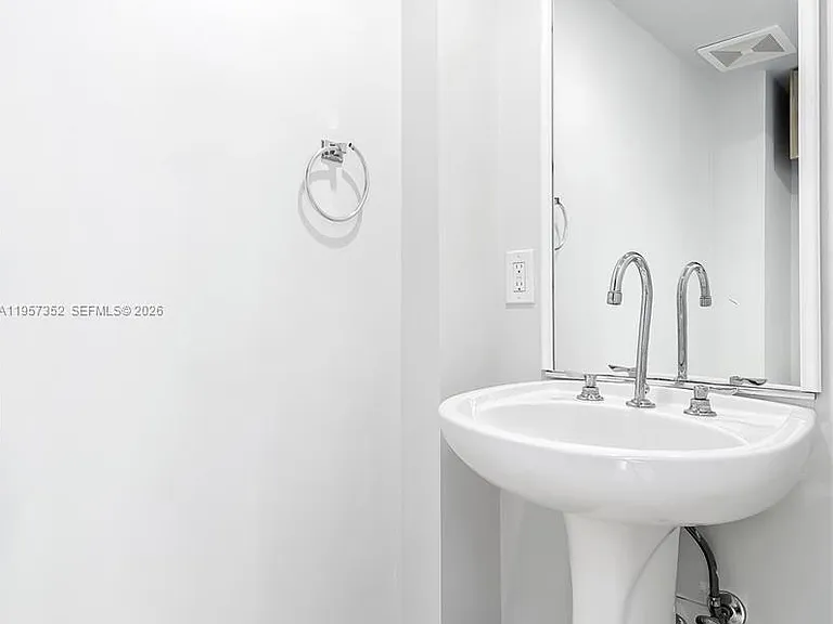 6917 Collins Ave #1106 — Photo 20