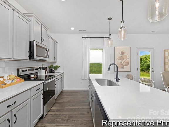 4th image of 1227 Maxwell Ct #36