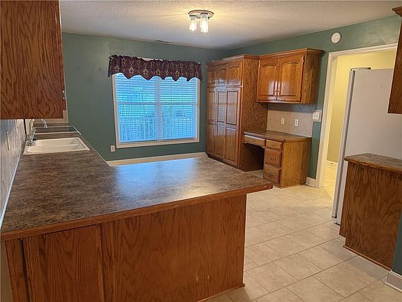 3rd image of 905 Mercury Way
