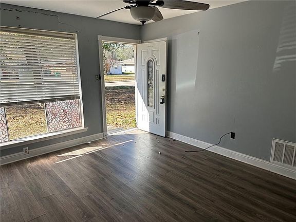 2nd image of 214 Cardinal Dr