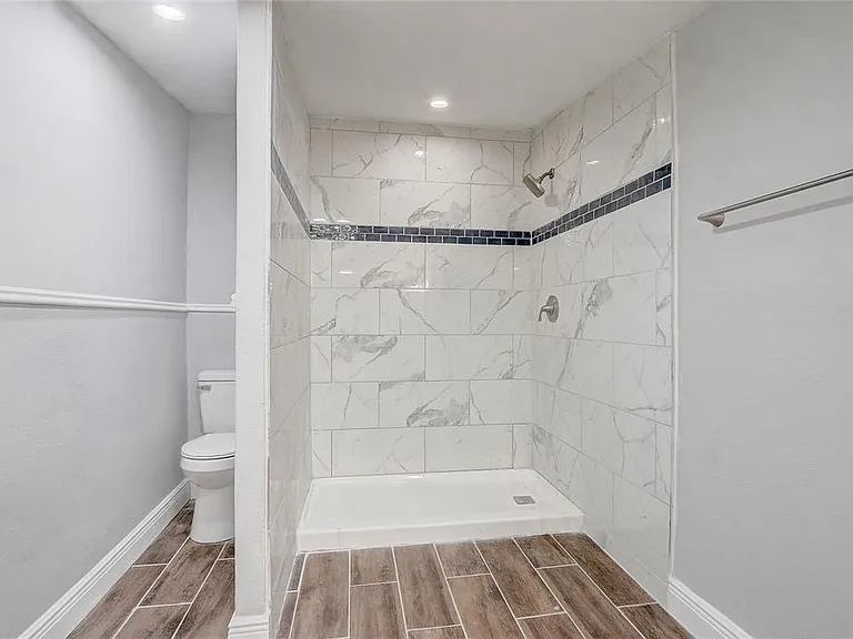 1129 NE 12th St — Photo 19