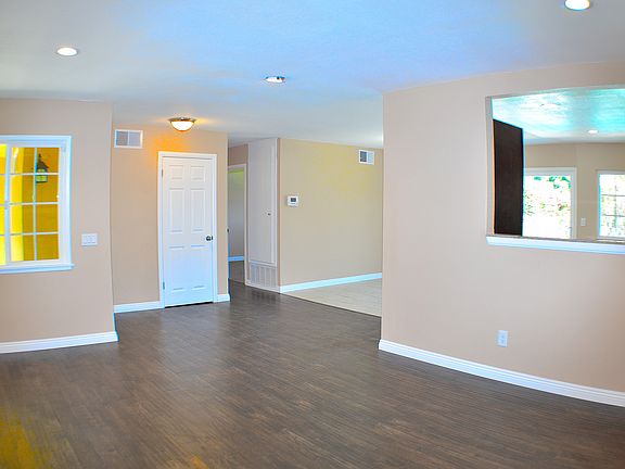 5th image of 2649 E Highcastle St