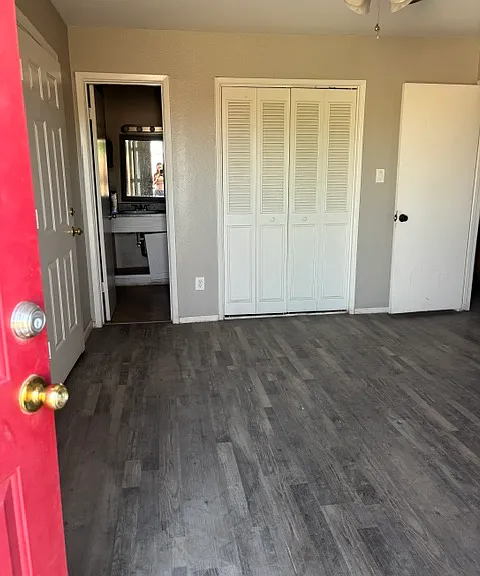 1470 W Houston Ave — Photo 5