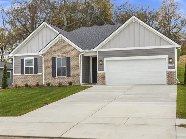 1555 Oak Springs Dr, Columbia, TN 38401