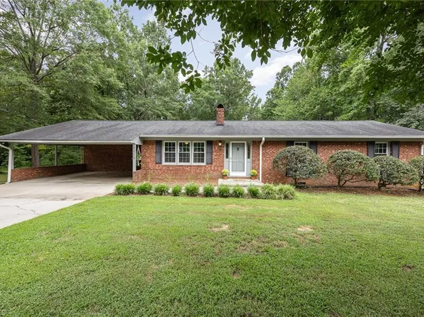 1110 Ferndale Dr, Thomasville, NC 27360