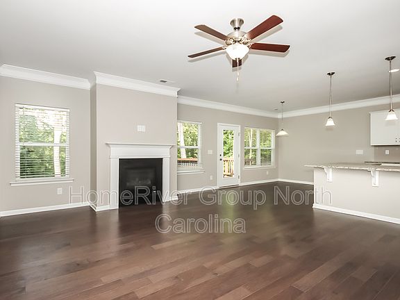 5th image of 157 Sierra Chase Dr