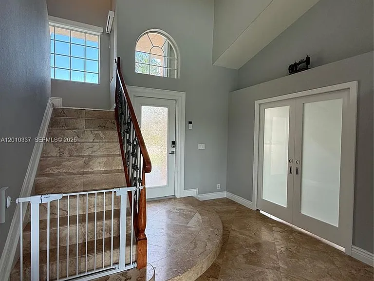 1070 Capistrano — Photo 15