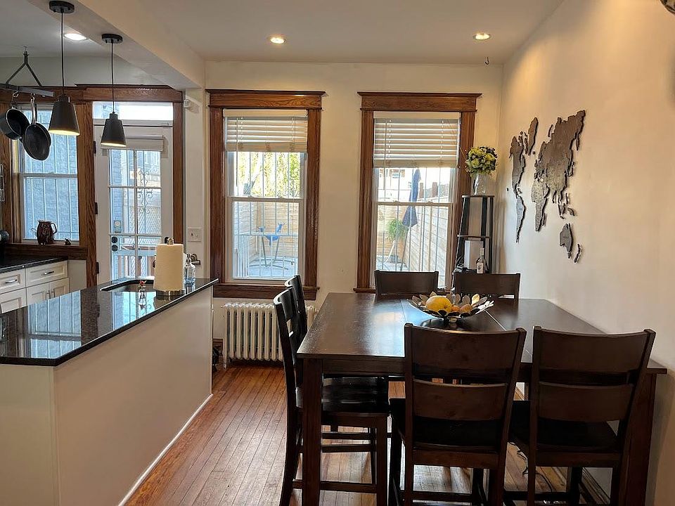 Open concept kitchen/dining room