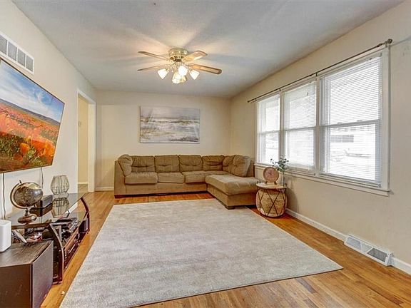5th image of 810 N Yuma Ave