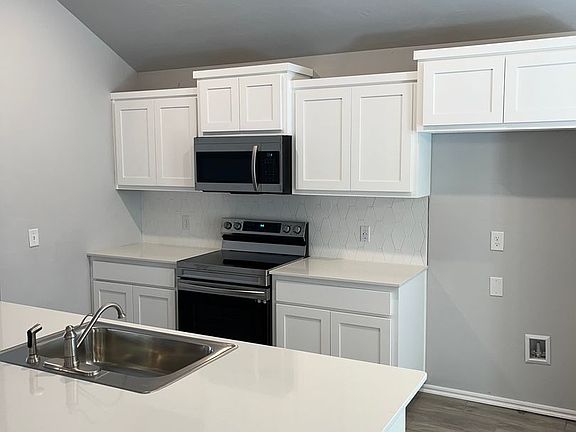 4th image of 2521 NW 199th St