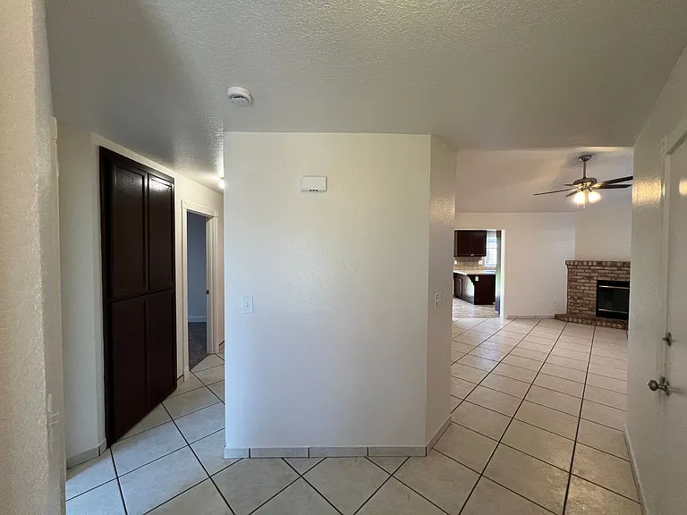 1513 Prospect Ln — Photo 7