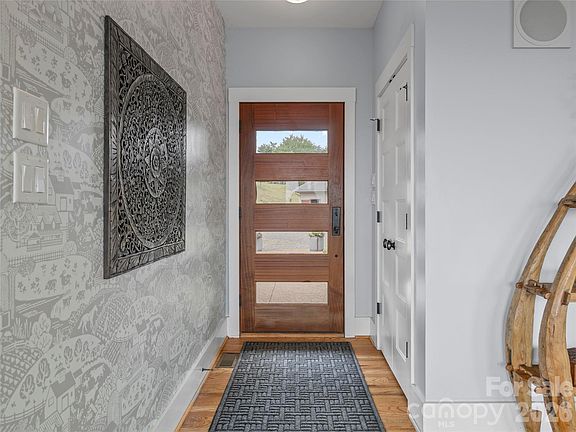 4th image of 197 Arlys Ln