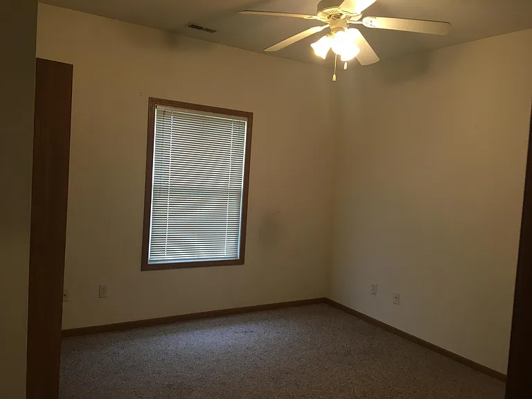 590 N Loves Rd — Photo 7