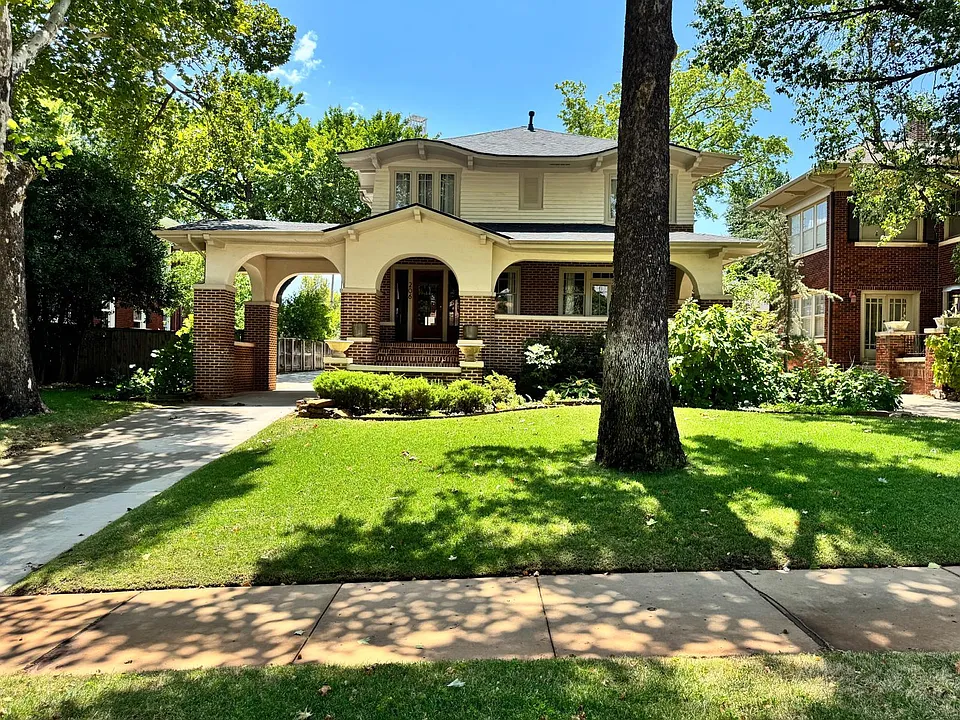 206 NW 16th St