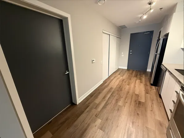 305 Rideau St, Ottawa, ON K1N 9E5