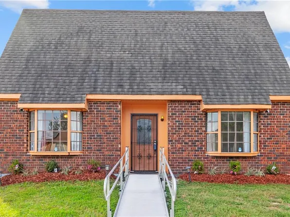 5548 Grand Bayou Dr, New Orleans, LA 70129