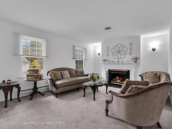 5th image of 25 Auburn Street