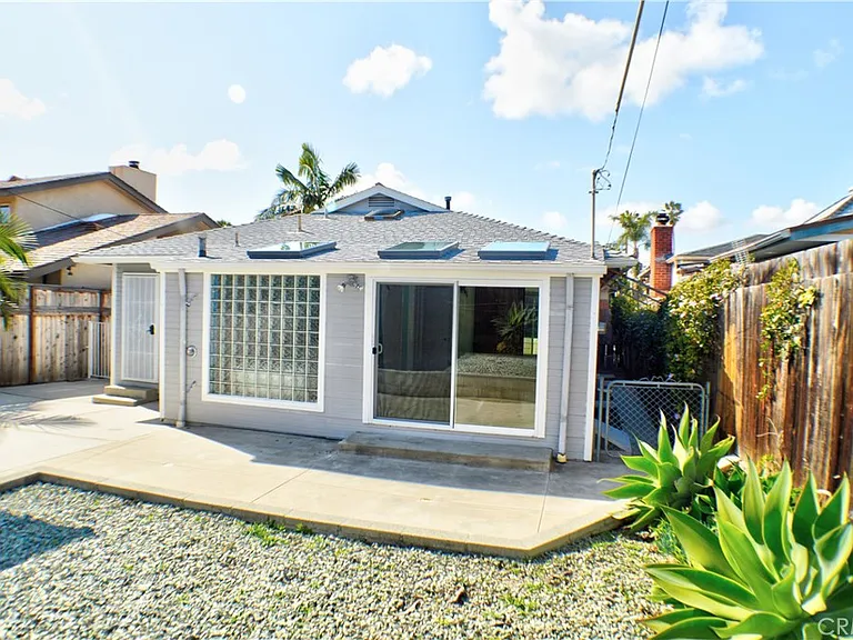123 W Avenida Valencia — Photo 27