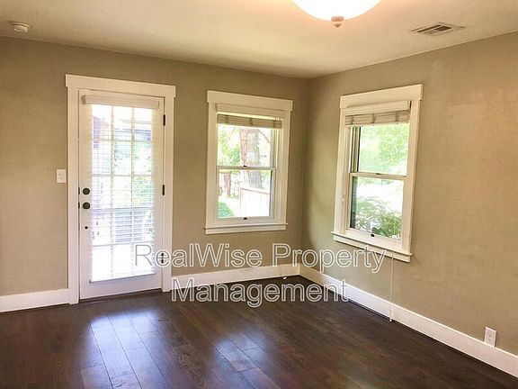 3rd image of 560 Siskiyou Blvd APT 2