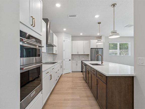 5th image of 2916 W ELLIS DRIVE