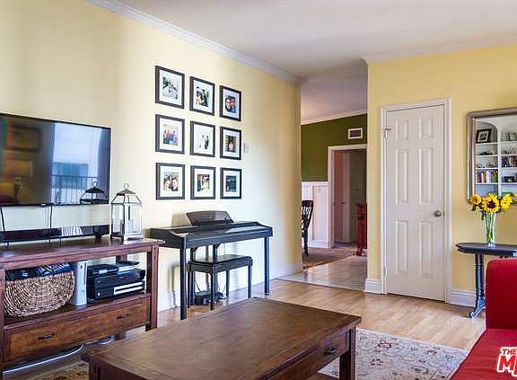 4th image of 8710 Belford Ave #219