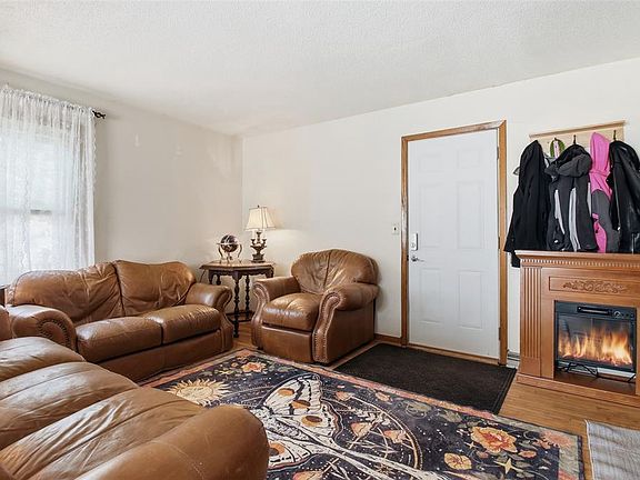 4th image of 303-305 Moundsview Court #1-2