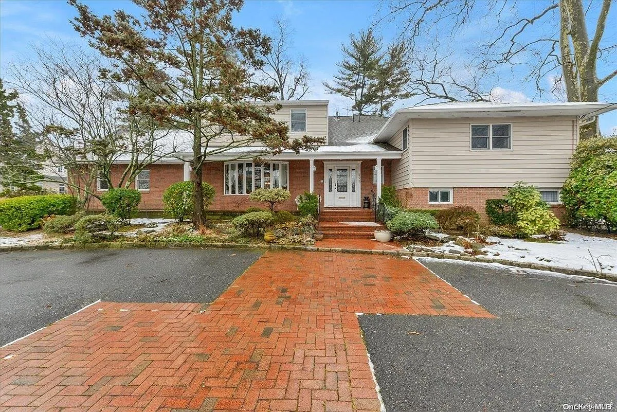 925 Browers Point photo 1