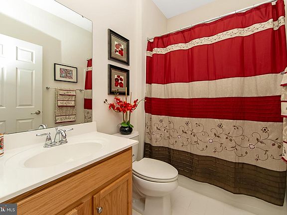 4th image of 27 Simpkins Ln