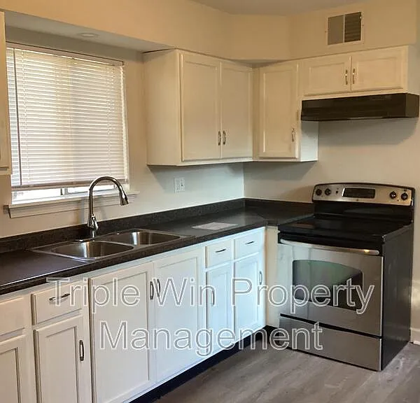 535 S Adams St — Photo 32