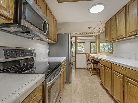 5th image of 2737 SE Sunflower Ct