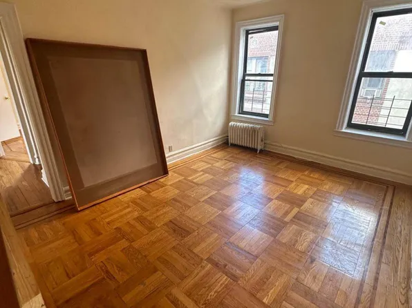 1746 Union Street image 1 of 4