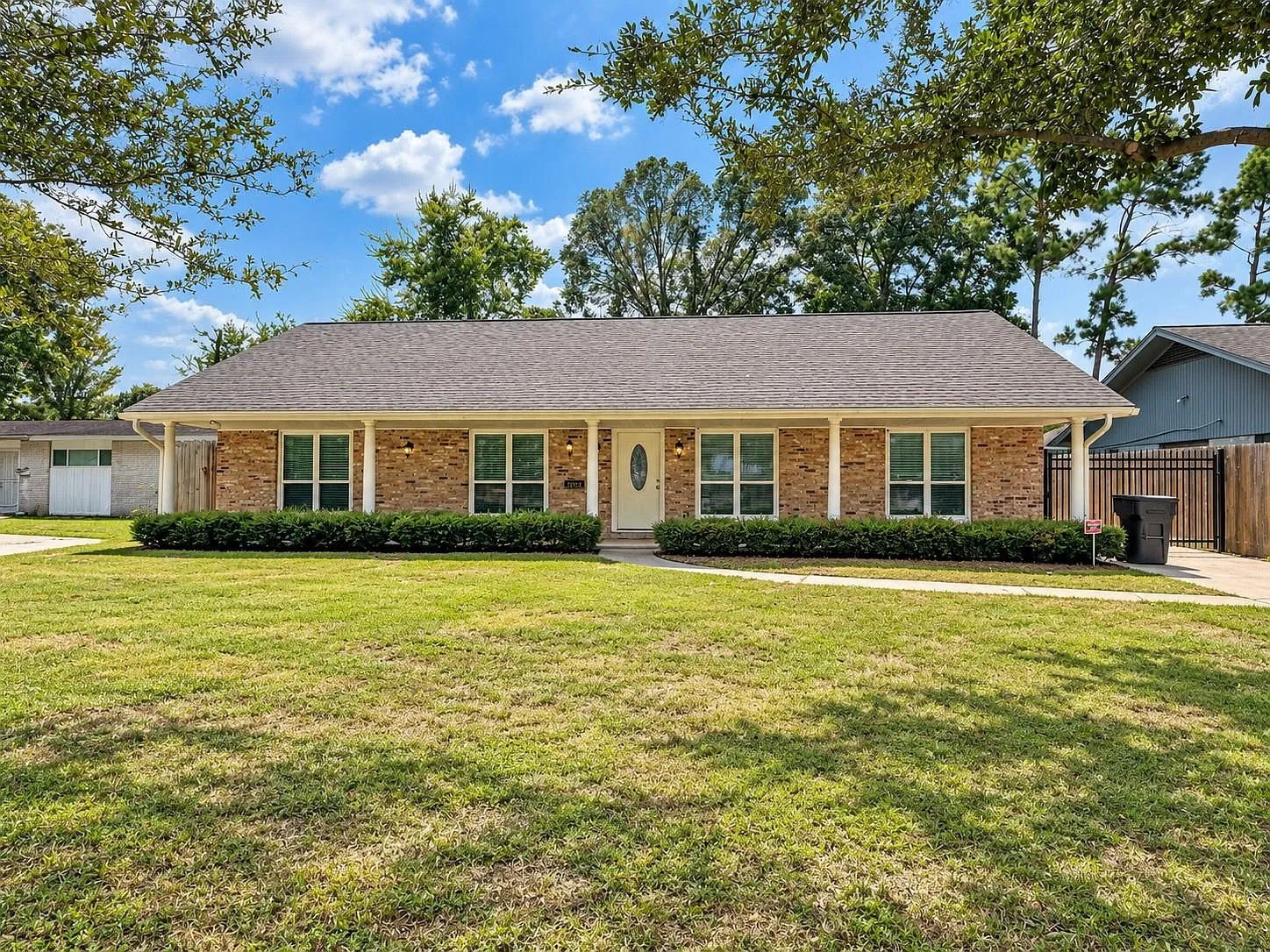 3 bed, 2.0 bath, 1870 sqft, $2,350 — Photo 2