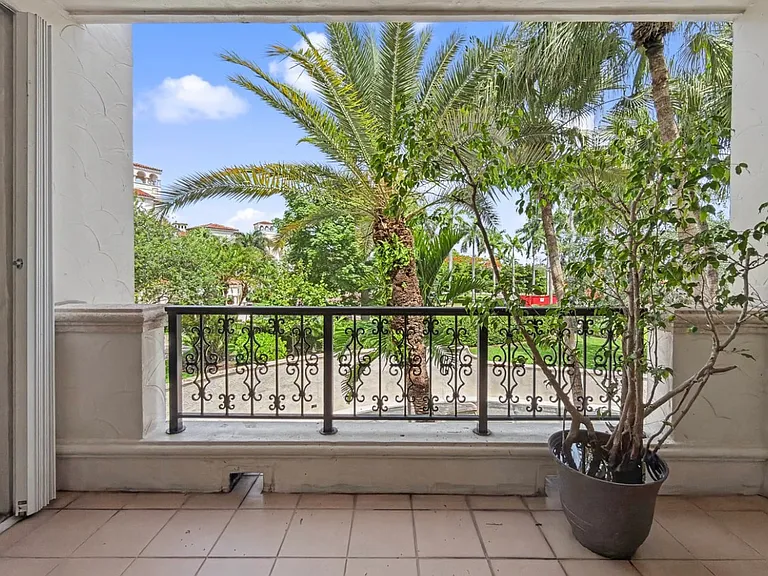 2124 Fisher Island Dr #2124 — Photo 22