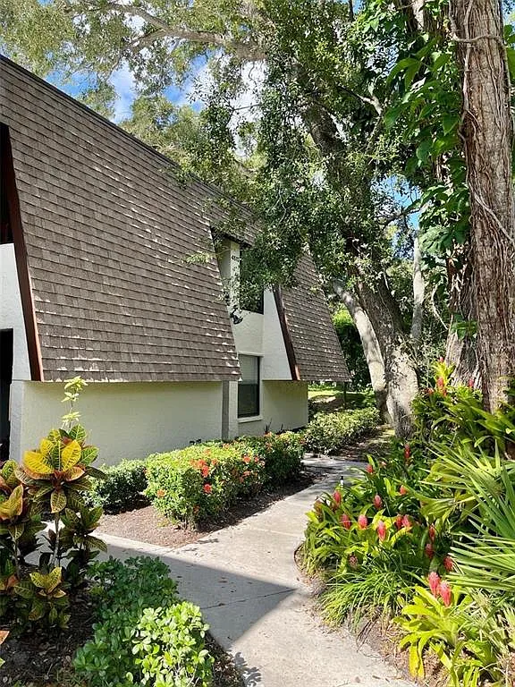2 bed, 2.0 bath, 967 sqft, $1,800 — Photo 1