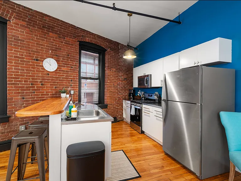 19 Stanhope St #1A — Photo 9