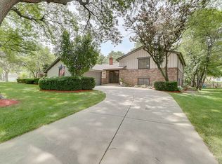 204 E Hackberry Dr, Arlington Heights, IL 60004