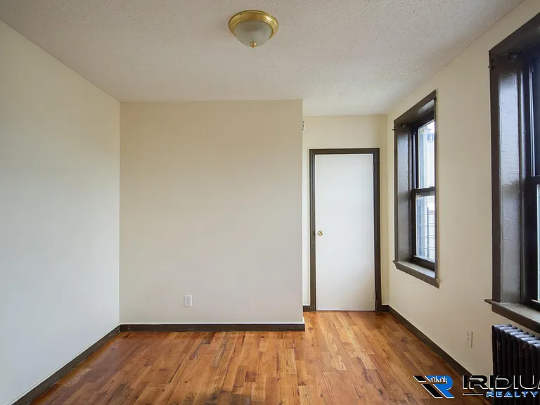 426 Rose Ave — Photo 3