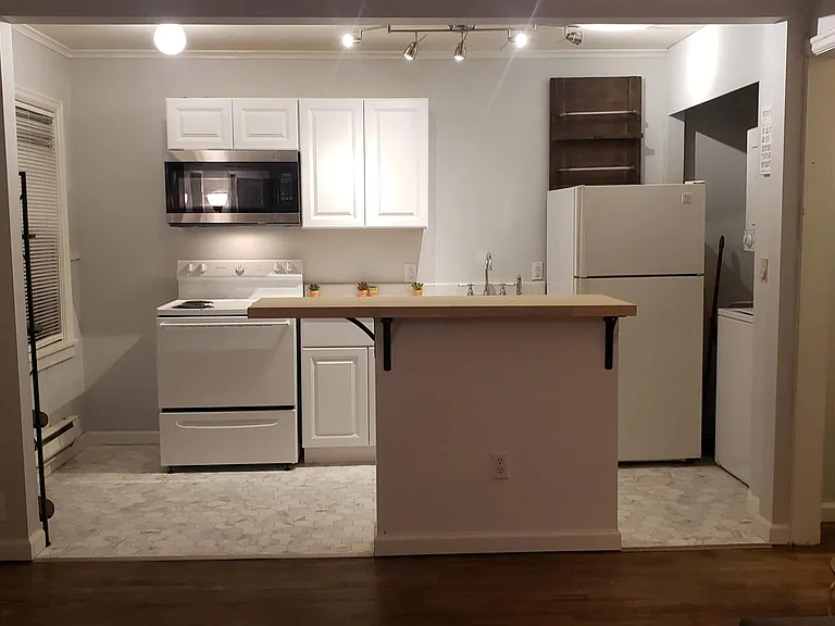 1417 Pine St — Photo 2