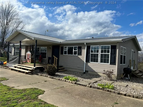 1161 Chestnut Ridge Rd, Mount Alto, WV 25264