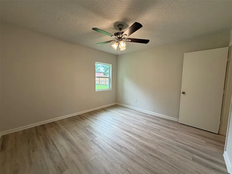 244 Deerfield St — Photo 13