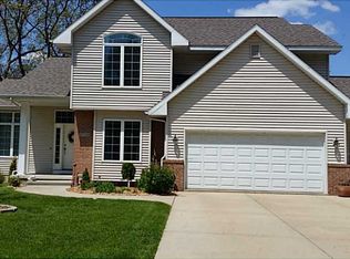 2708 Oak Crest Ct NW, Cedar Rapids, IA 52405